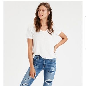 American Eagle favorite v-neck tee